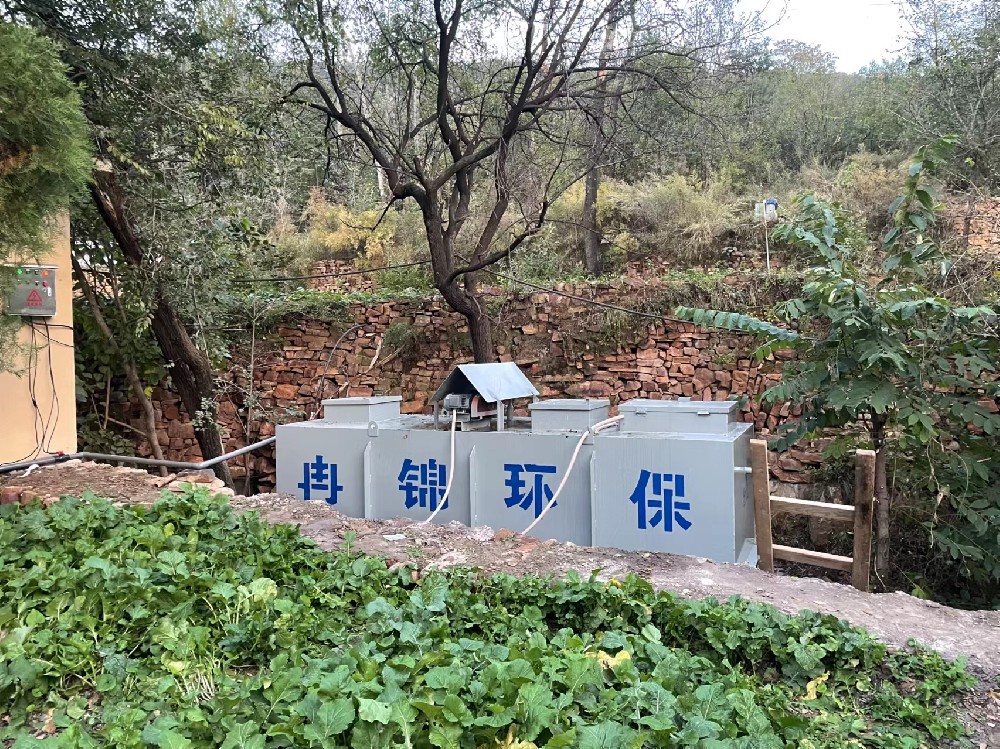 　河北邯鄲景區(qū)生活污水一體化處理設備安裝現場